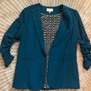 Women’s blazer rouched sleeves